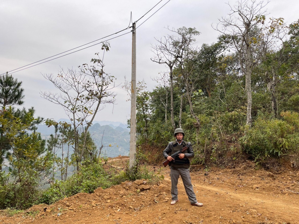 Chốt chặn ở tuyến đường mòn trên núi từ xã Phổng Lăng đi Cụ Cang, Chiềng Ly