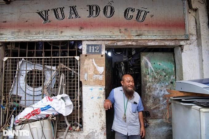 Niềm vui của "Vua đồ cũ" là công việc hiệu quả, chân chính," được việc cho mọi người và được việc cho mình". (Ảnh: Mạnh Quân). Niềm vui của "Vua đồ cũ" là công việc hiệu quả, chân chính," được việc cho mọi người và được việc cho mình". (Ảnh: Mạnh Quân).