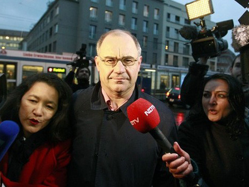 Ông Rudolf Elmer lại bị bắt chỉ vài giờ sau khi tham dự phiên tòa Thụy Sĩ. Ông Rudolf Elmer lại bị bắt chỉ vài giờ sau khi tham dự phiên tòa Thụy Sĩ