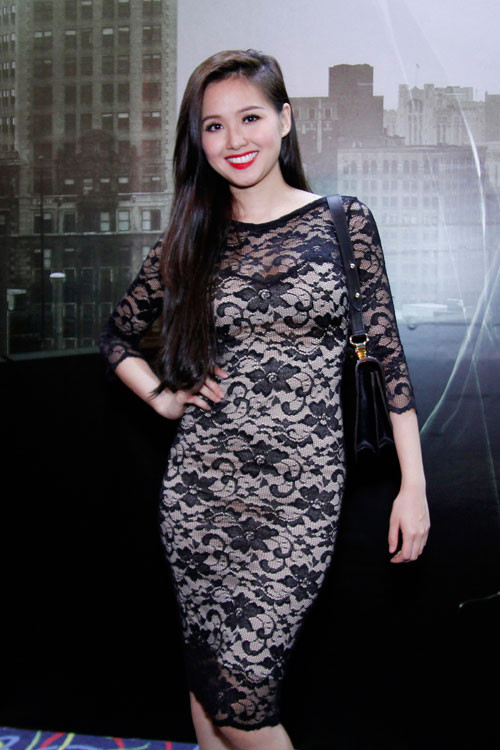 Bộ cánh ôm gọn cơ thể tôn đường cong gợi cảm, cô khéo 