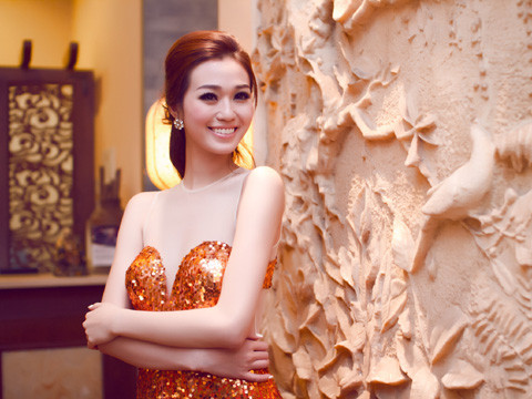 Khánh My là một gương mặt rất đắt show event tại TP. HCM