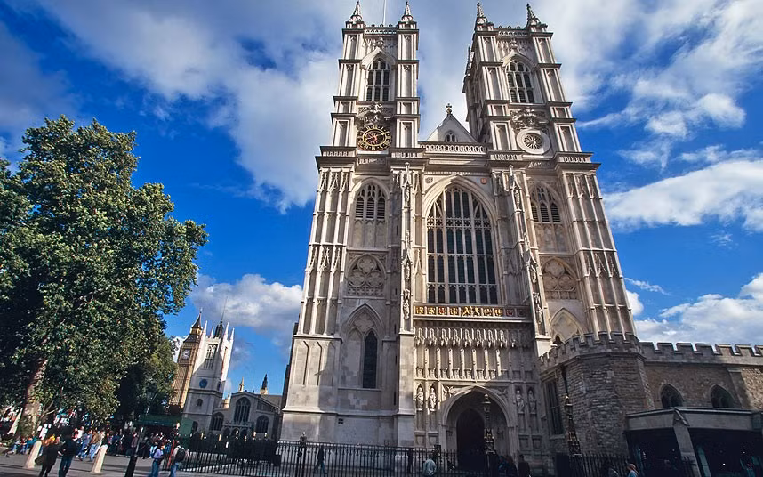 Tòa nhà Westminster, vương Quốc Anh nổi tiếng với kiến trúc độc đáo từ ngoài vào trong