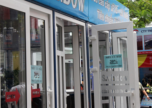 Cửa kính lõi thép được quảng cáo theo tiêu chuẩn châu Âu giảm giá 20%