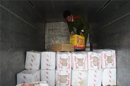 Hàng chất kín thùng xe