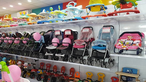 Chuỗi siêu thị Con Cưng bị nghi thay đổi nhãn mác sản phẩm ảnh 1