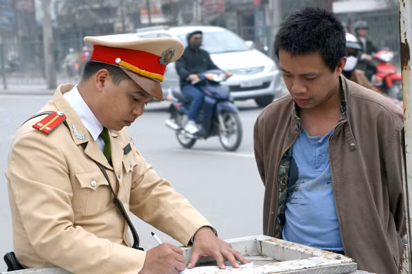 Lực lượng CSGT gặp khó khi xử lý xe mua bán không sang tên đổi chủ