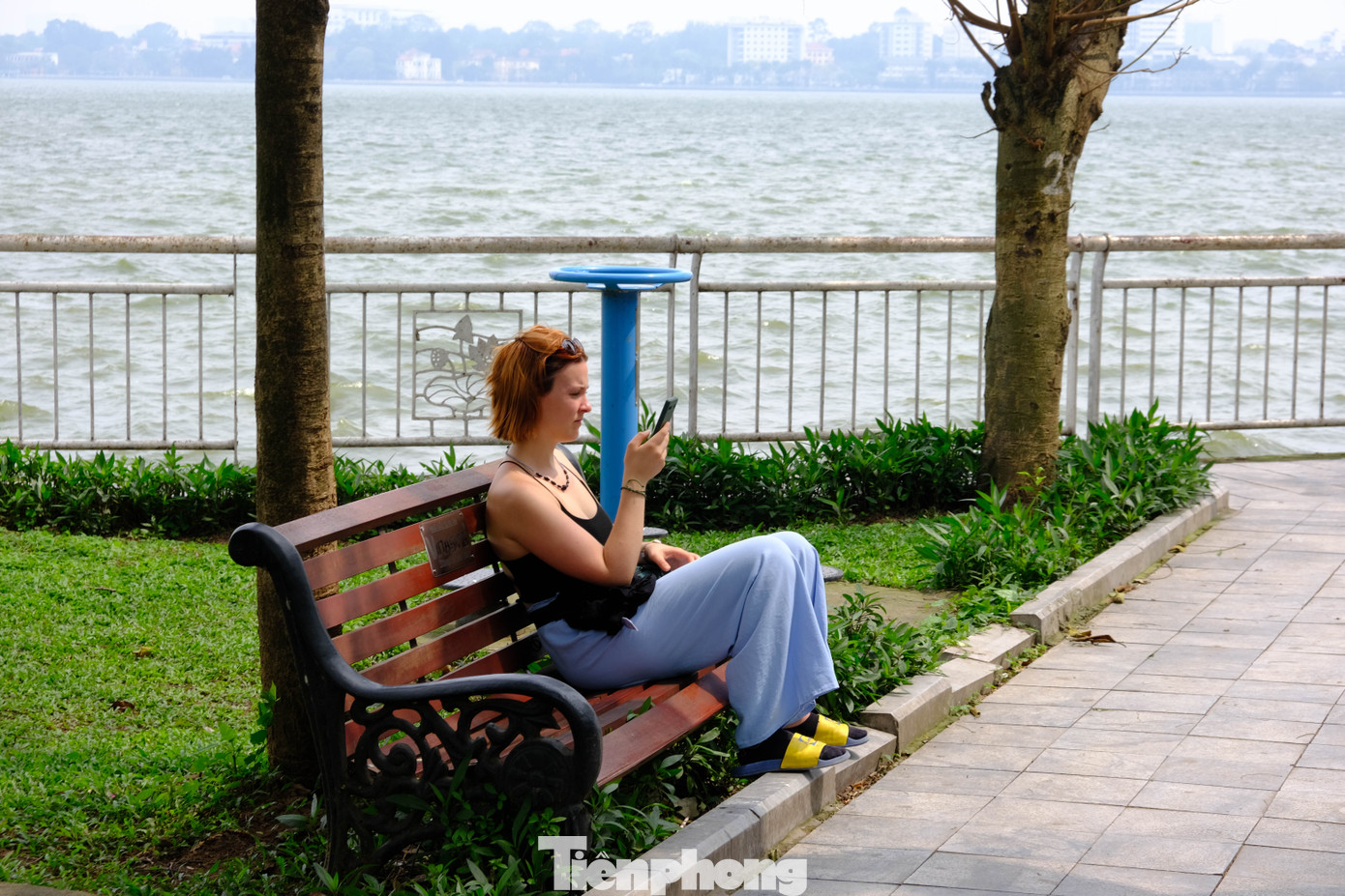 Chị Catona - người Phần Lan, giáo viên tiếng Anh tại Việt Nam - cho biết: "Buổi trưa nào tôi cũng ra sân chơi để hóng mát. Không gian ở đây quá tĩnh lặng và yên bình".