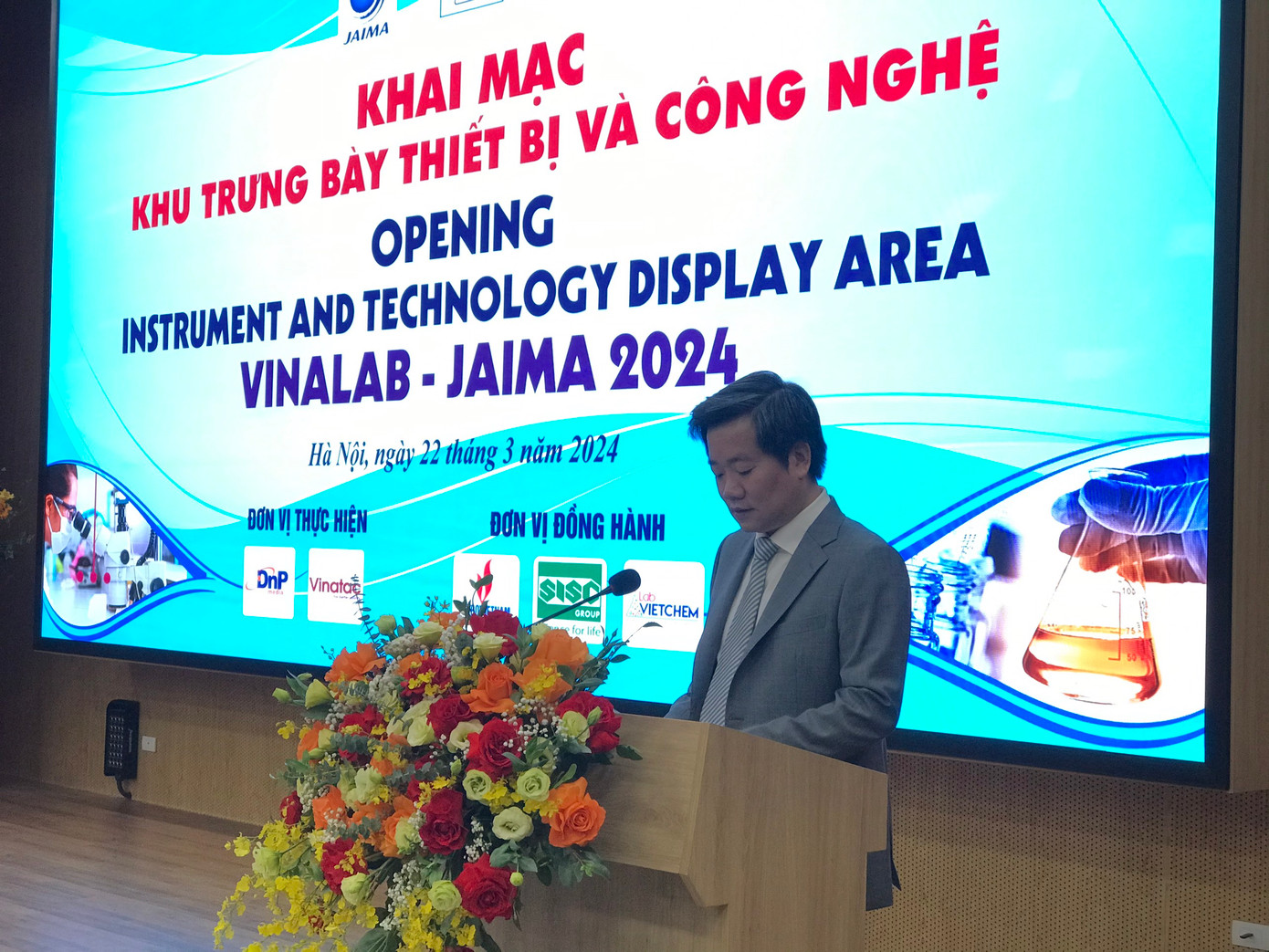 Tiến sĩ Nguyễn Hoàng Linh phát biểu tại hội thảo.