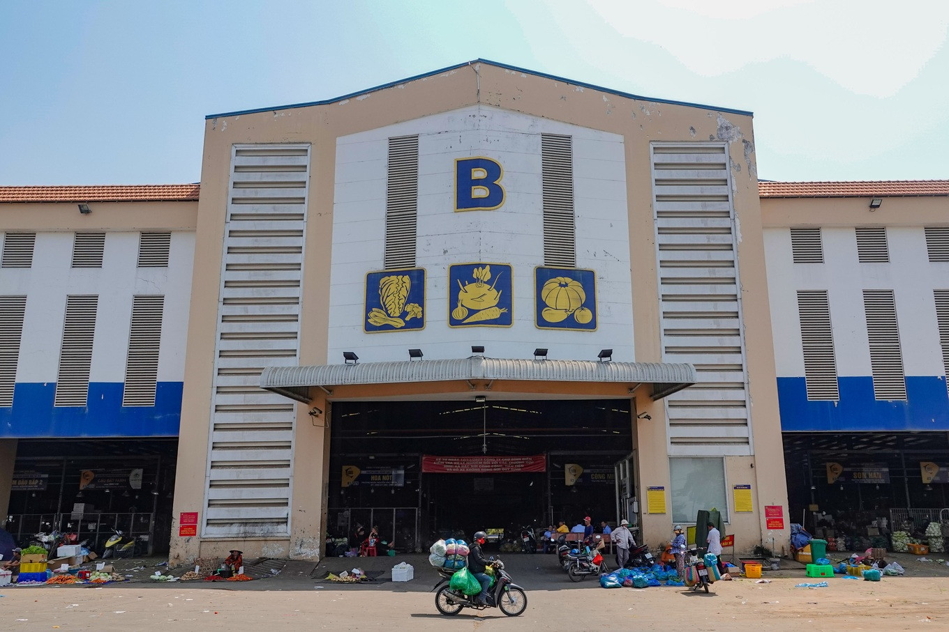 Tình hình kinh doanh của các tiểu thương chợ Bình Điền trong 3 tháng đầu năm 2024 gặp nhiều khó khăn (Ảnh: Nguyễn Vy).