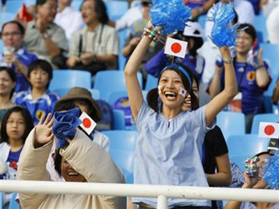 Chùm ảnh CĐV Nhật Bản làm sôi động SVĐ Mỹ Đình ảnh 4