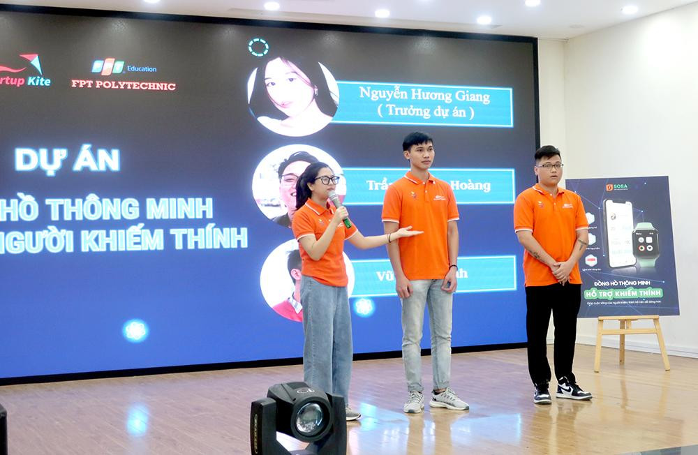 Ý tưởng đồng hồ thông mình cho người khiếm thính của nhóm sinh viên tới từ trường Cao đẳng FPT dự thi tại Vòng Bán kết Startup Kite 2021 Ý tưởng đồng hồ thông mình cho người khiếm thính của nhóm sinh viên tới từ trường Cao đẳng FPT dự thi tại Vòng Bán kết Startup Kite 2021