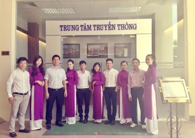 Ban lãnh đạo và cán bộ nhân viên tham gia Đại hội cổ đông năm 2014