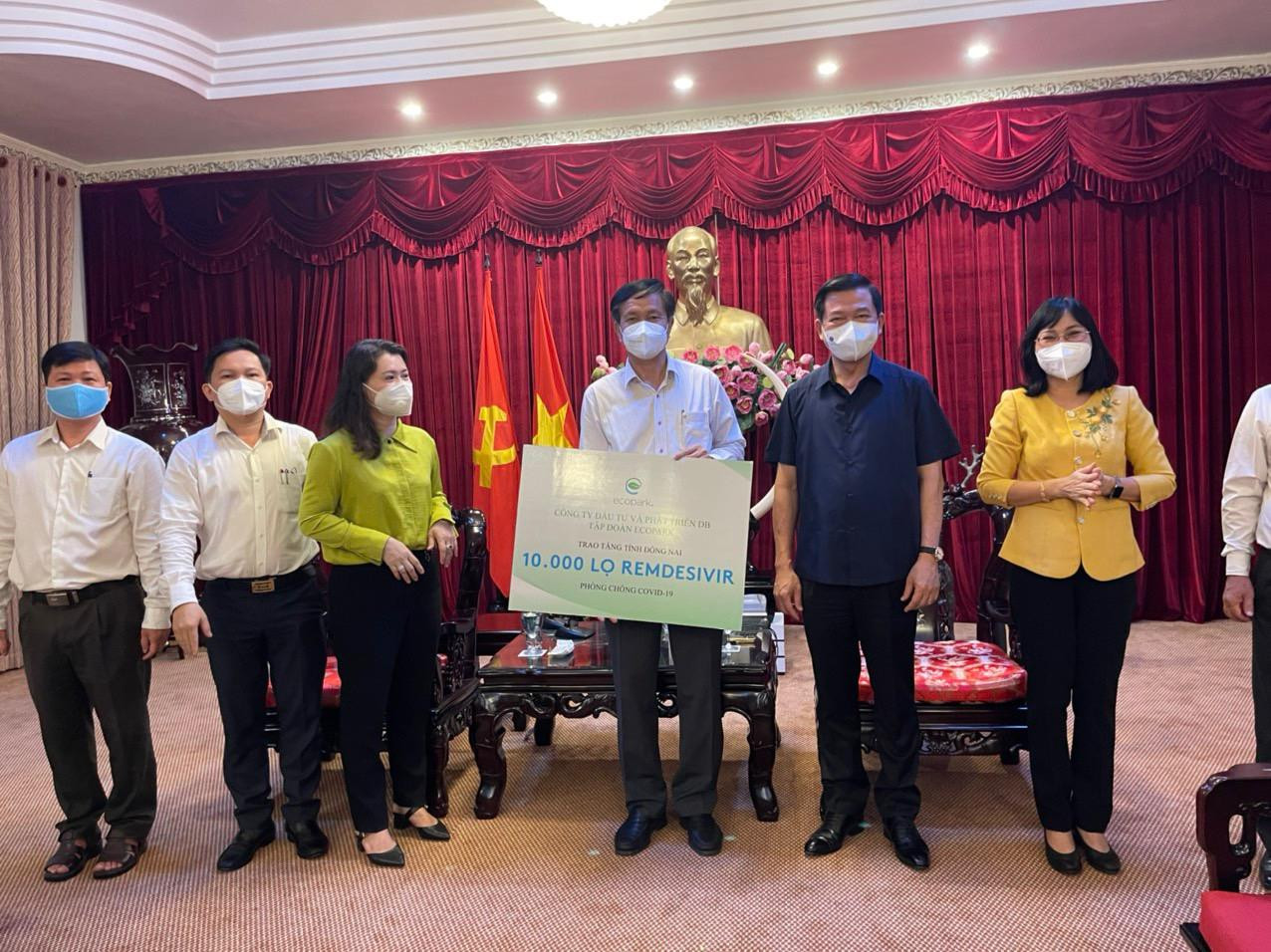 Bí thư tỉnh uỷ Đồng Nai Nguyễn Hồng Lĩnh và lãnh đạo UBND tỉnh, lãnh đạo Mặt trận tổ quốc tỉnh Đồng Nai tại buổi lễ trao tặng thuốc Remdesivir của Công ty DB - Tập đoàn Ecopark Bí thư tỉnh uỷ Đồng Nai Nguyễn Hồng Lĩnh và lãnh đạo UBND tỉnh, lãnh đạo Mặt trận tổ quốc tỉnh Đồng Nai tại buổi lễ trao tặng thuốc Remdesivir của Công ty DB - Tập đoàn Ecopark