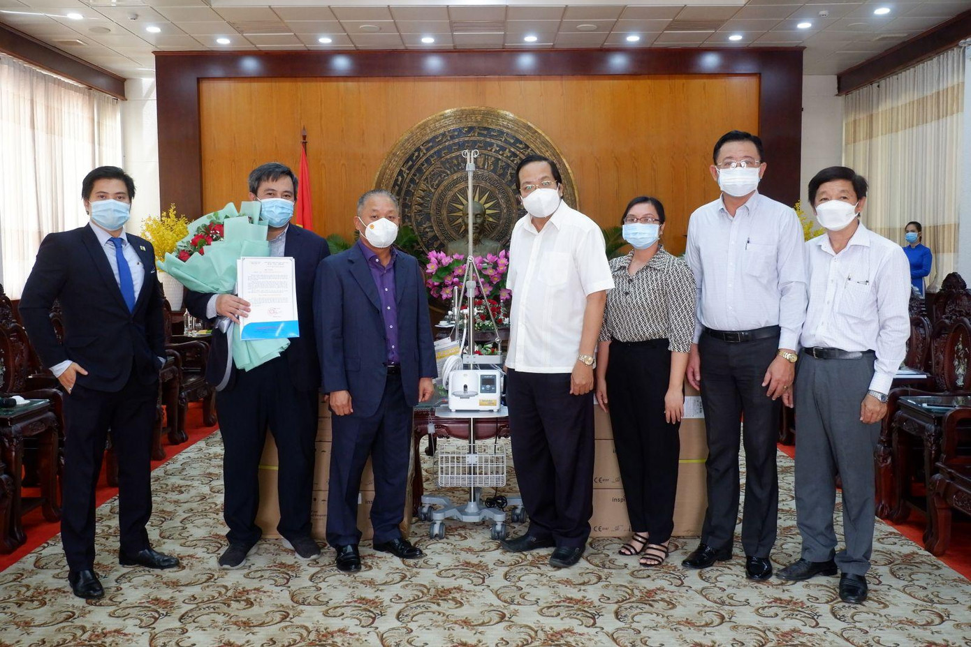 Eurowindow Holding tặng hơn 50 máy thở oxy dòng cao cho tỉnh Nghệ An và Long An hỗ trợ điều trị bệnh nhân Covid-19 Eurowindow Holding tặng hơn 50 máy thở oxy dòng cao cho tỉnh Nghệ An và Long An hỗ trợ điều trị bệnh nhân Covid-19