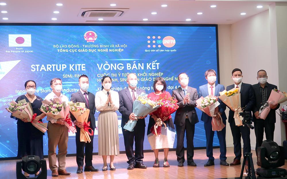 Ban giám khảo cuộc thi ý tưởng khởi nghiệp Startup Kite 2021 là lãnh đạo một số doanh nghiệp, hiệp hội Ban giám khảo cuộc thi ý tưởng khởi nghiệp Startup Kite 2021 là lãnh đạo một số doanh nghiệp, hiệp hội