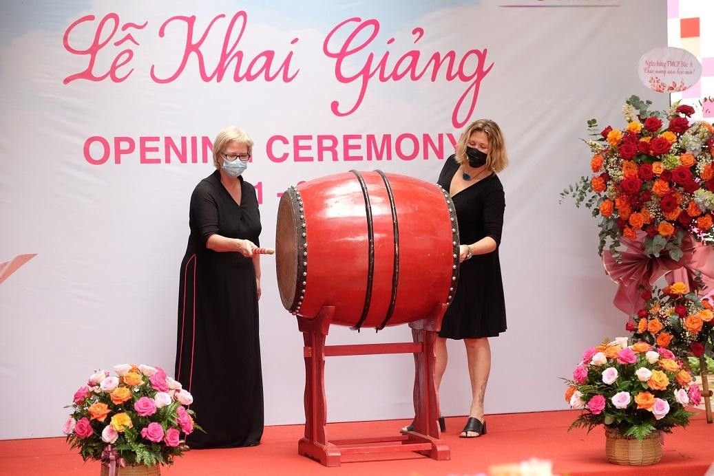 Tiếng trống khai trường ở TH School