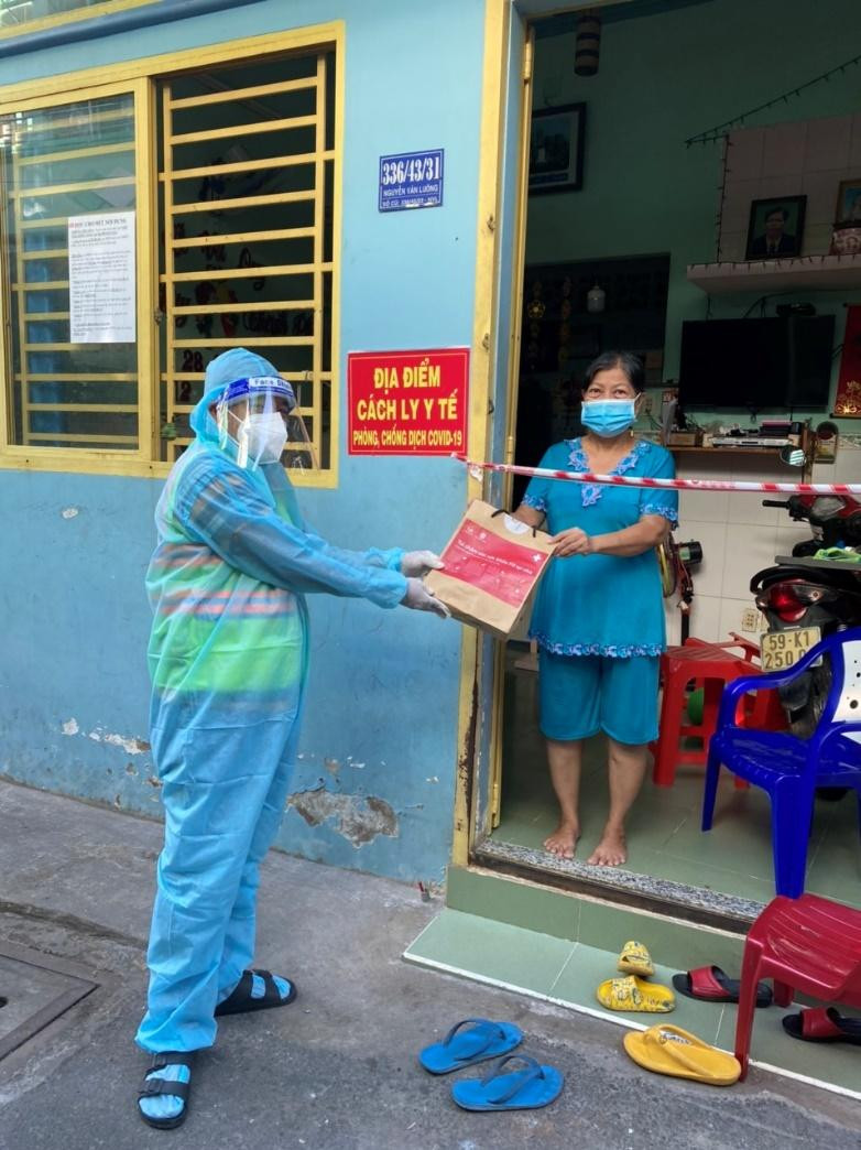 5.500 túi thuốc F0 và 2000 túi thuốc F0 nặng đã được Masterise Group và Thành Đoàn trao tay bệnh nhân.