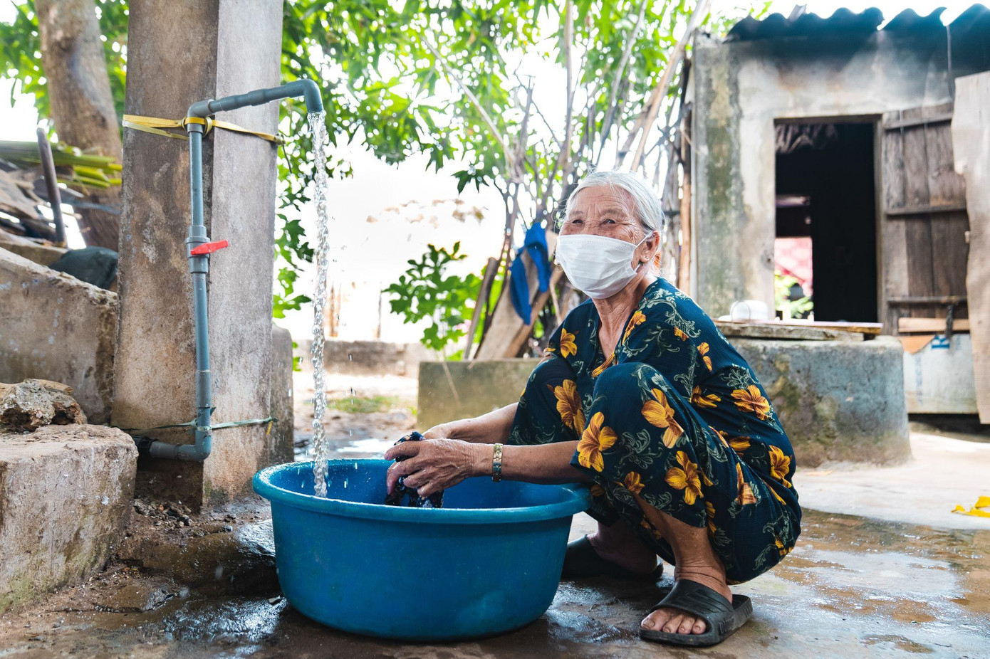 Nụ cười nhẹ nhõm của người dân khi không còn cảnh thiếu thốn nước sinh hoạt