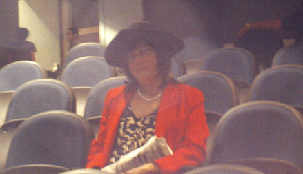 Lý Tống cải trang thành phụ nữ, vào khán đài đợi tấn công Đàm Vĩnh Hưng. Ảnh: MercuryNews. Lý Tống cải trang thành phụ nữ, vào khán đài đợi tấn công Đàm Vĩnh Hưng. Ảnh: MercuryNews.