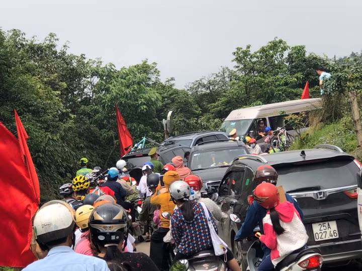 Mẫu Sơn “thất thủ”, tắc đường kinh hoàng ảnh 2