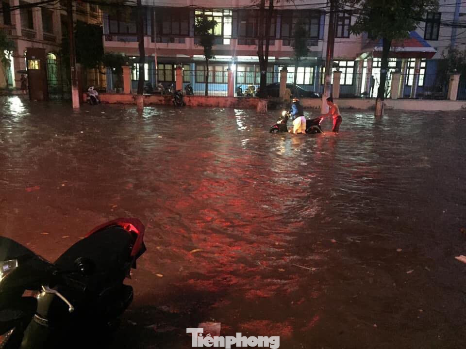 Giông lốc chưa từng thấy ở Lạng Sơn, ngập lụt nghiêm trọng nhiều nơi ảnh 2