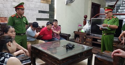 Tiết lộ về chiếc áo màu đỏ của trùm ma túy đội lốt 'đại gia' ảnh 2