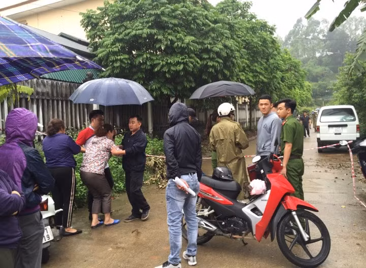 Hãi hùng phát hiện thi thể cháy đen gần khu chung cư ảnh 1