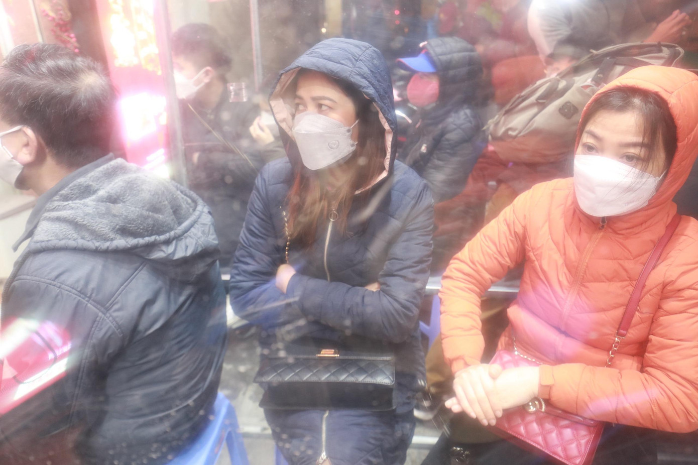 Tại hệ thống Bảo Tín Minh Châu, những ngày gần đây, lượng khách tăng khoảng 30% so với trước Tết và nhích hơn 10-15% so với thời điểm sát ngày vía Thần Tài năm ngoái. Tại hệ thống Bảo Tín Minh Châu, những ngày gần đây, lượng khách tăng khoảng 30% so với trước Tết và nhích hơn 10-15% so với thời điểm sát ngày vía Thần Tài năm ngoái.