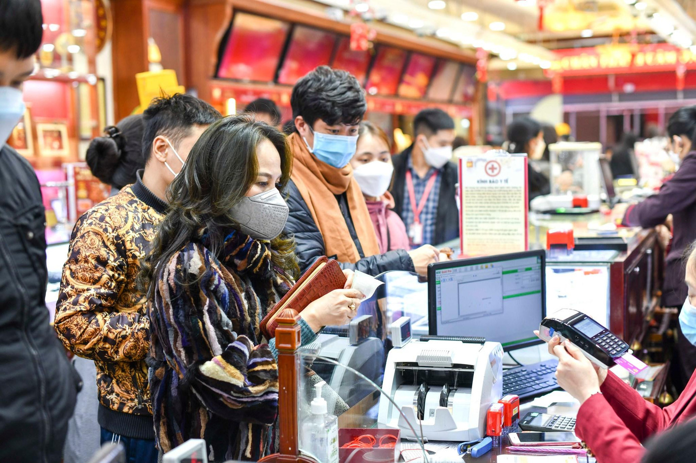 Quầy thanh toán xếp hàng chờ đợi