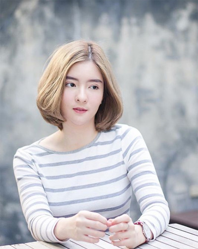 Showbiz 8/4: Angela Phương Trinh lại khoe vòng 3 đốt mắt ảnh 1