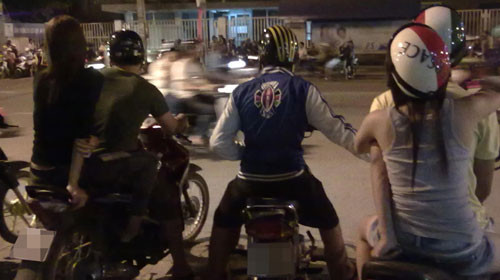 Các bóng hồng tham gia đi “bão” ở khu vực đường Phan Đăng Lưu, Phan Xích Long (Q.Bình Thạnh - Phú Nhuận, TP.HCM) 