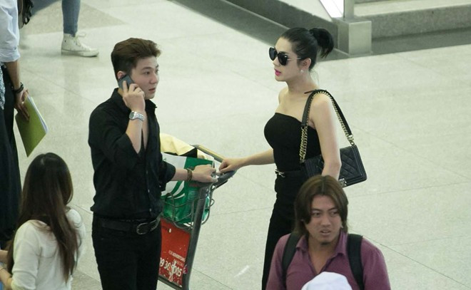 Không hề thua kém Lâm Chi Khanh, bạn trai của ca sĩ chuyển giới cũng liên tiếp nhận được các cuộc gọi. Trong phần 3 của Trở về, Lâm Chi Khanh đảm nhận vai diễn có khá nhiều điểm tương đồng với mình như việc chuyển đổi giới tính từ nam sang nữ. Đây là lần đầu tiên giọng ca Trái tim sỏi đá hóa thân thành đàn ông kể từ khi tham gia các cuộc phẫu thuật chuyển giới