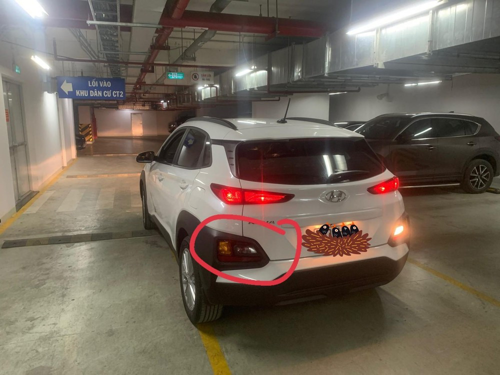 Nhiều xe có thiết kế một đèn lùi bị từ chối đăng kiểm. Nhiều xe có thiết kế một đèn lùi bị từ chối đăng kiểm.