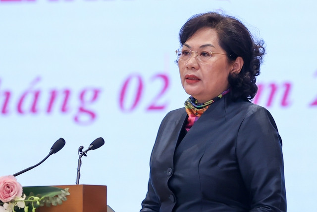 Thống đốc Ngân hàng Nhà nước Nguyễn Thị Hồng công bố gói tín dụng 120.000 tỷ đồng cho thị trường bất động sản. Thống đốc Ngân hàng Nhà nước Nguyễn Thị Hồng công bố gói tín dụng 120.000 tỷ đồng cho thị trường bất động sản.