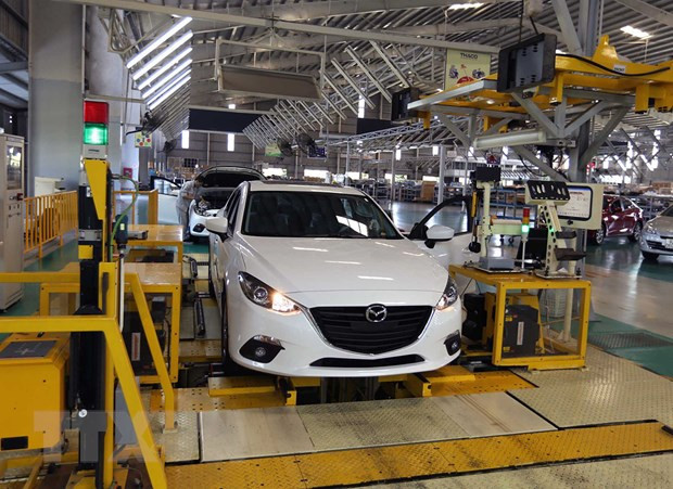 Miễn đăng kiểm lần đầu với xe ô tô mới có lợi cho người dân. Miễn đăng kiểm lần đầu với xe ô tô mới có lợi cho người dân.