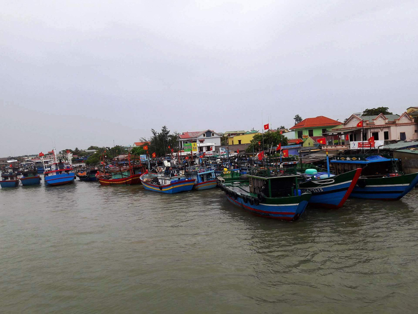 Bão số 4 đổ bộ Quảng Trị rồi suy yếu thành áp thấp ảnh 1