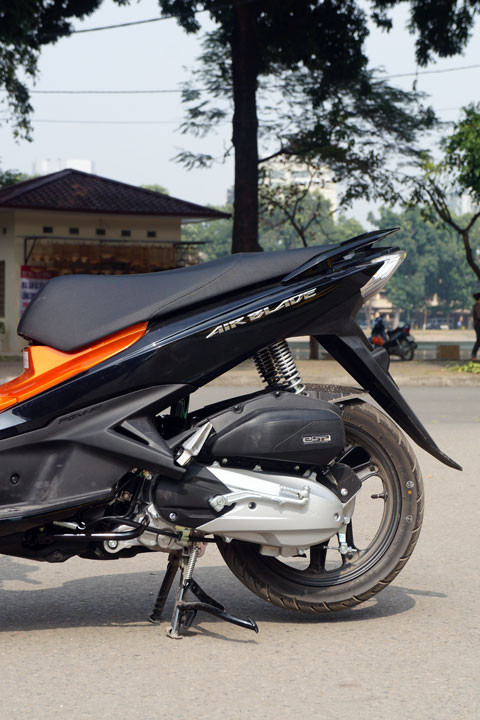 Đuôi gọn gàng phù hợp cho 2 người ngồi