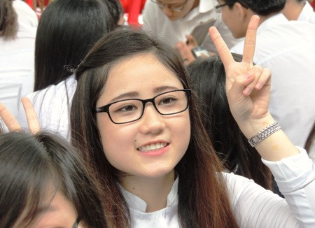 Vẻ mặt biểu cảm của nữ sinh làm 'say' người đối diện ảnh 4