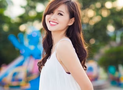 Tên gọi thân mật ở nhà của các hot girl Việt ảnh 2
