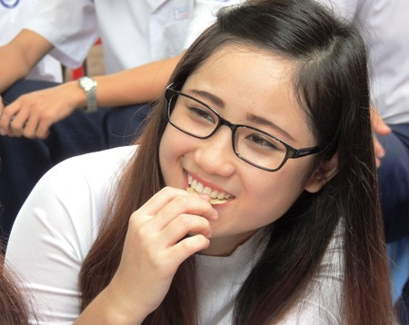 Vẻ mặt biểu cảm của nữ sinh làm 'say' người đối diện ảnh 2