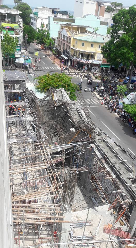 Sập giàn giáo ở Vũng Tàu nhiều công nhân bị kẹt ảnh 1