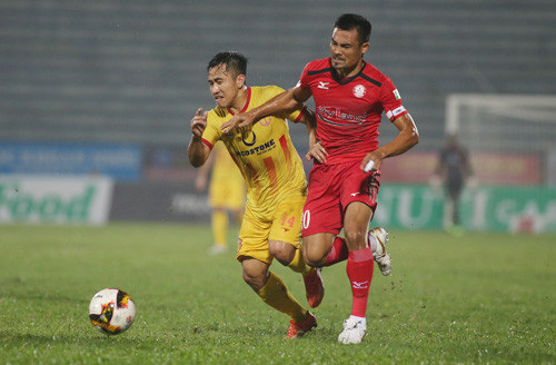 HLV Miura chạnh lòng khi chỉ có hai CĐV tới sân cổ vũ cho TP.HCM ảnh 2