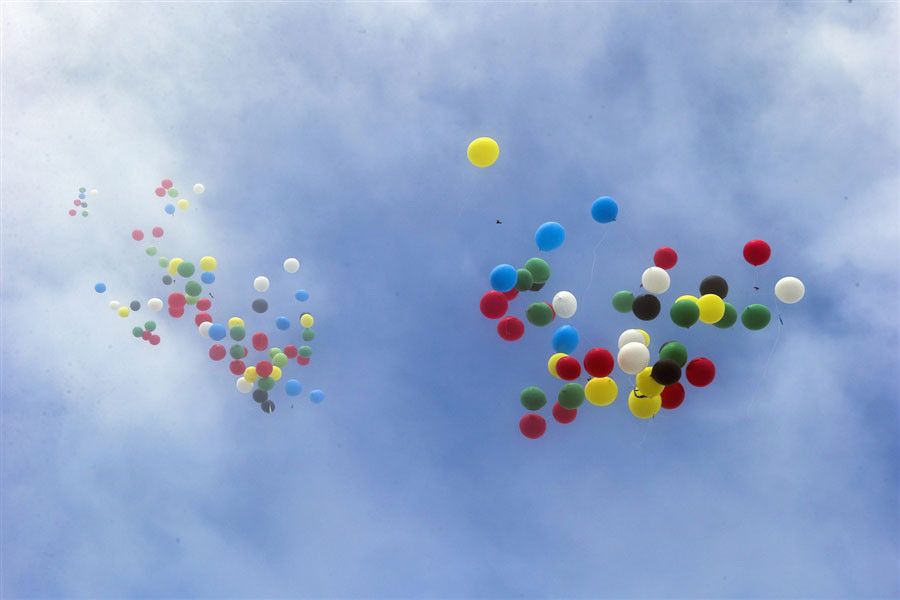 Bóng bay được thả lên trời sau khi hành trình kết thúc thành công