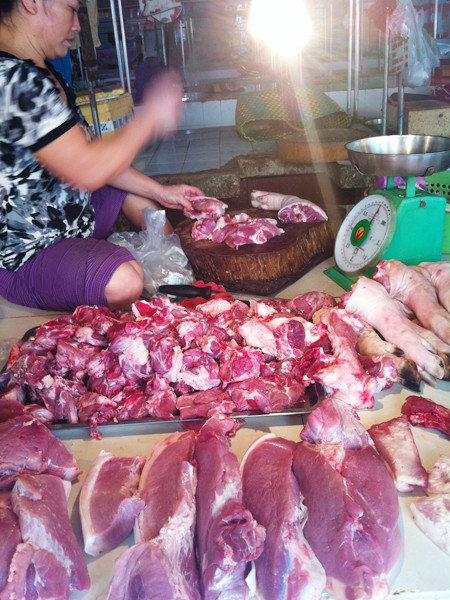 Sợ chất tạo nạc, nhiều người tiêu dùng quay lưng với thịt lợn Ảnh: L.N. Sợ chất tạo nạc, nhiều người tiêu dùng quay lưng với thịt lợn Ảnh: L.N