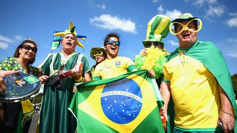 CĐV Brazil hào hứng với trận đấu. CĐV Brazil hào hứng với trận đấu