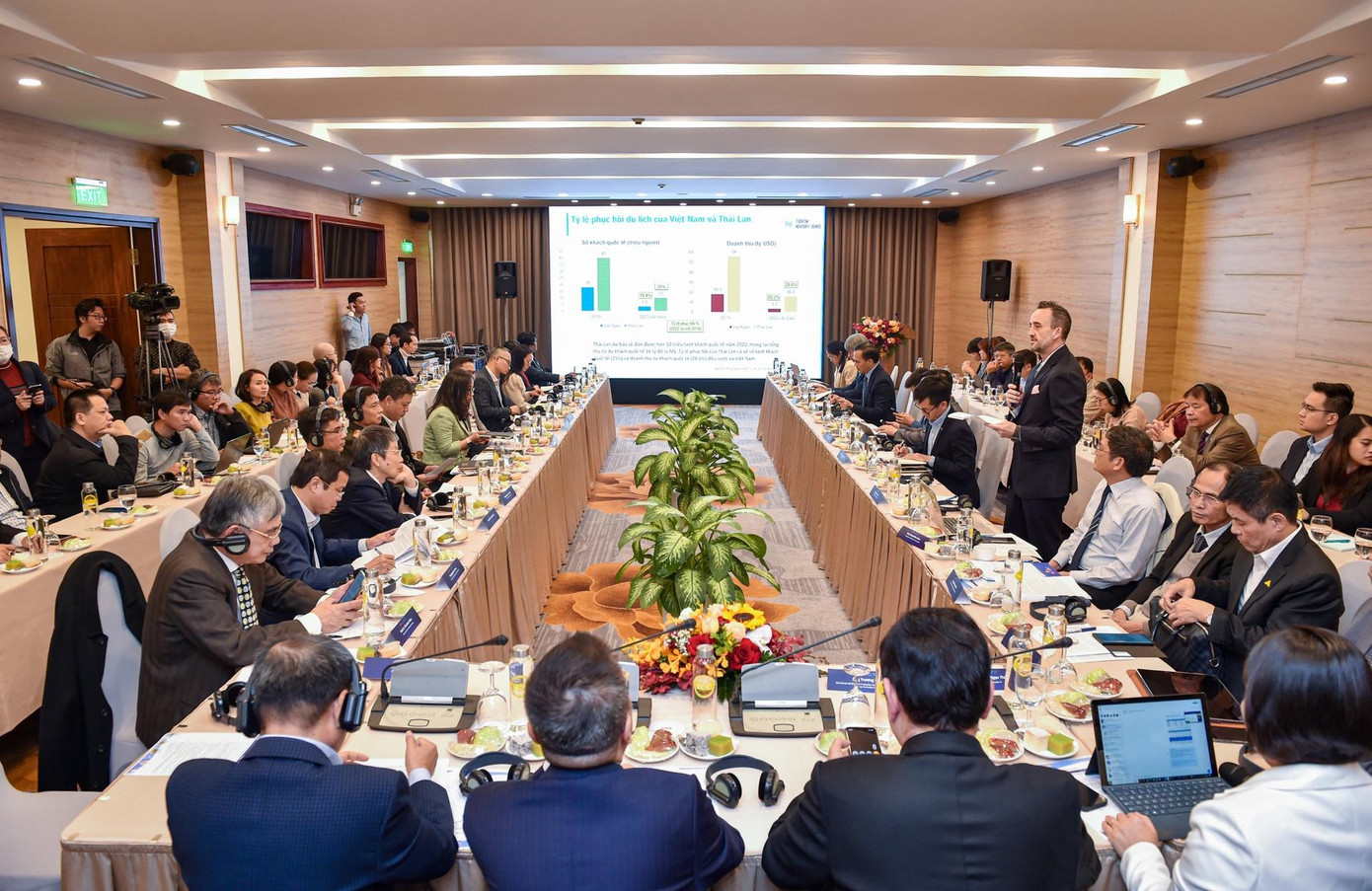 Hội nghị về phục hồi ngành hàng không - du lịch do báo Nhân Dân tổ chức chiều 16/12. Ảnh: Nhandan.