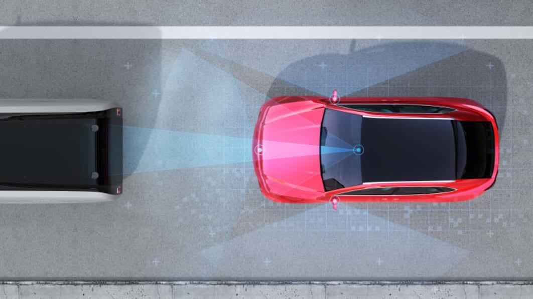 Phanh khẩn cấp tự động giúp giảm tai nạn đáng kể.