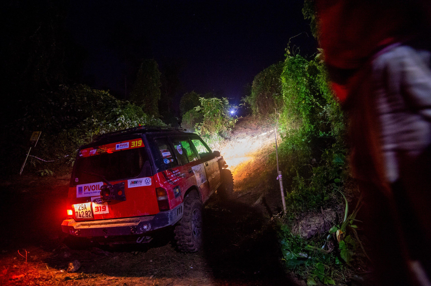 Đáng chú ý, ban tổ chức đã tạo ra đường đua vào ban đêm, nhằm tăng tính mạo hiểm. Ảnh: Nhật Sinh.