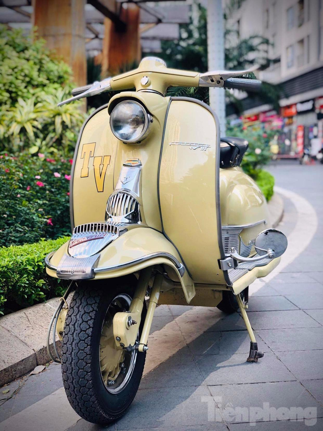 Chiếc xe sử dụng động cơ dung tích 175cc, không thua kém các mẫu xe máy hiện đại. Chiếc xe sử dụng động cơ dung tích 175cc, không thua kém các mẫu xe máy hiện đại.