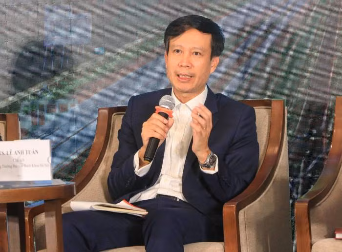 Ông Lê Anh Tuấn, Chủ tịch Hội đồng trường Đại học Bách khoa Hà Nội có đề xuất về mạng lưới điện cho trạm sạc.